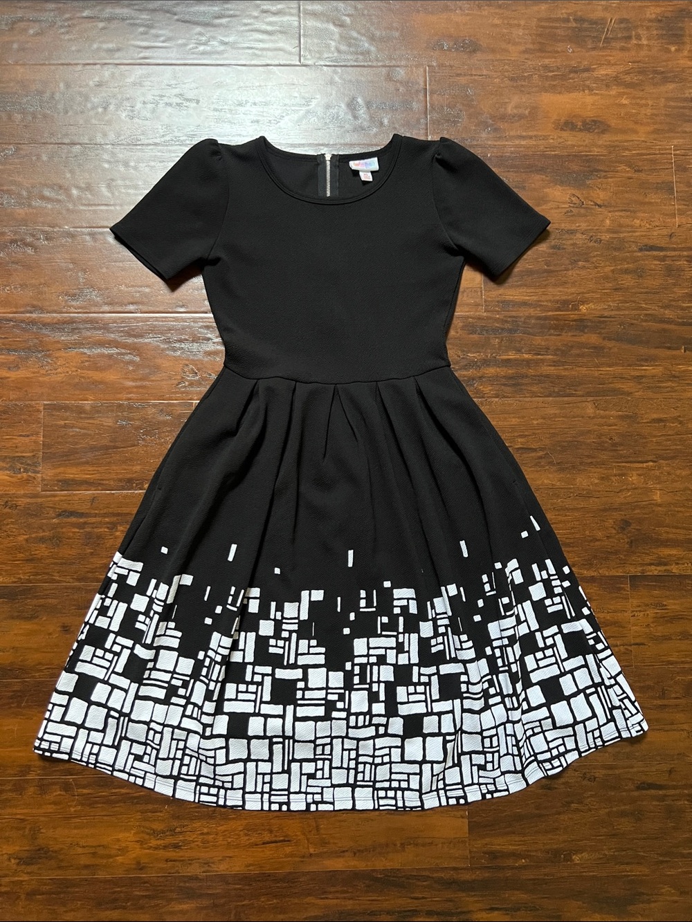Lularoe Black Short-Sleeve Fit & Flare Dress with White Geometric Hem Size XS